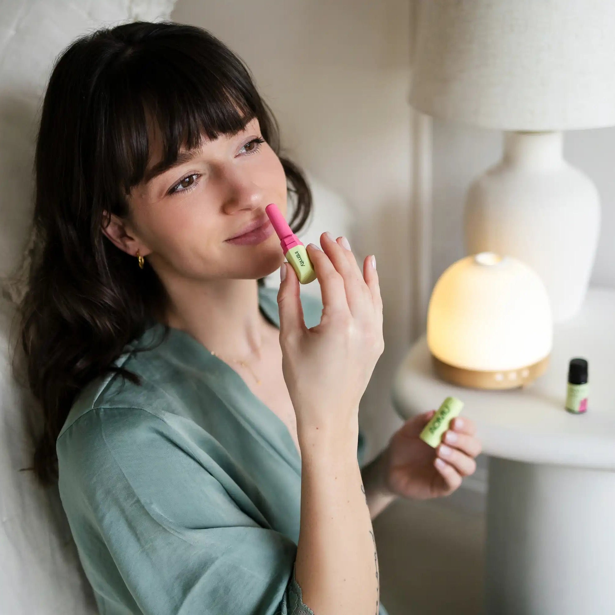 Intimity Rituál Home – set inhalační tyčinky & směsi olejů & aroma difuzér pro povzbuzení touhy